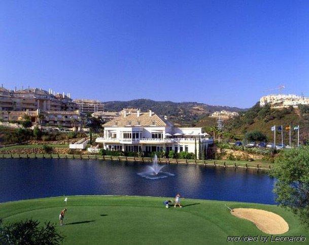 - Greenlife Golf Apartahotel 3*